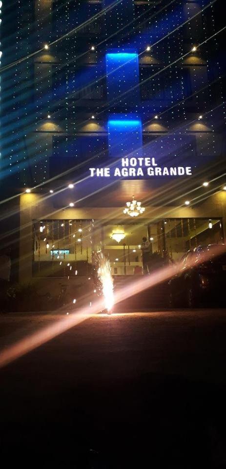 Hotel Agra Grande By Goyal Hoteliers Luaran gambar